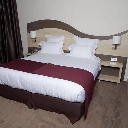Kyriad Prestige Lyon Est - Priest Eurexpo And Hotel 4*