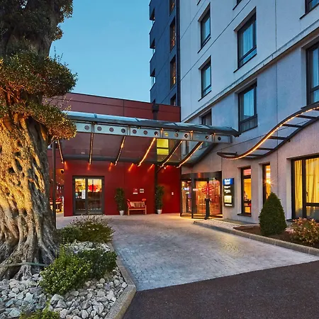 Kyriad Prestige Lyon Est - Priest Eurexpo And Hotel 4*